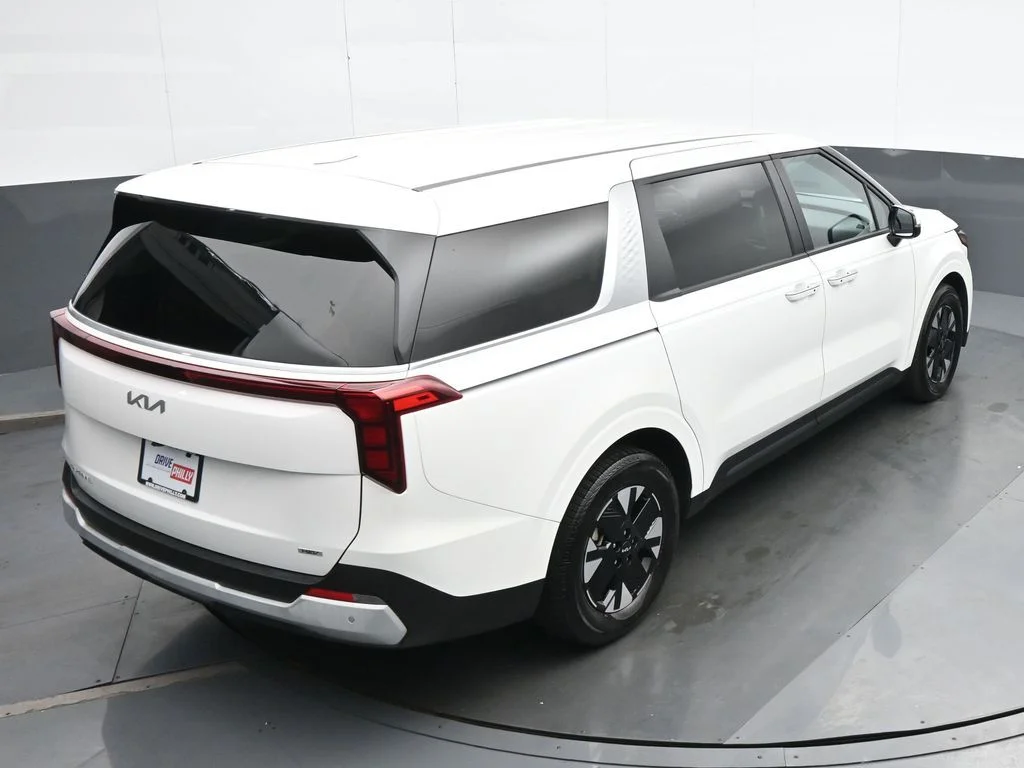 Used 2026 White Kia LXS image 23