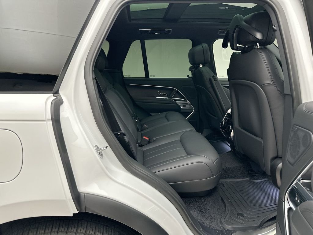 New 2027 Fuji White Land Rover SE image 7