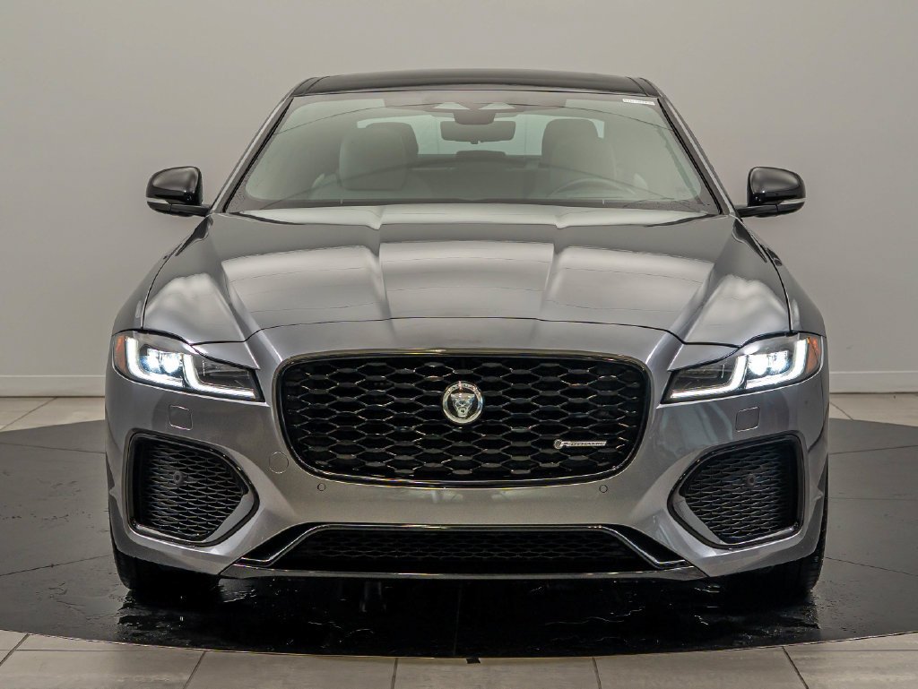 Used 2024 Eiger Gray Metallic Jaguar R-Dynamic SE image 2