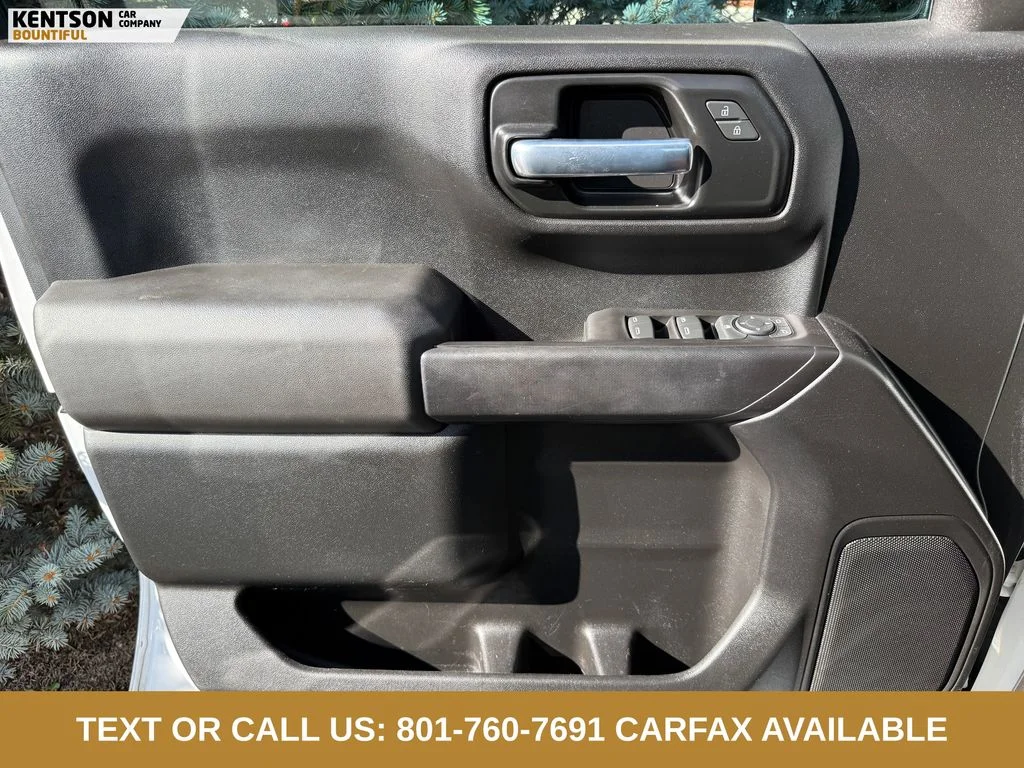 Used 2021 White Chevrolet Custom image 18