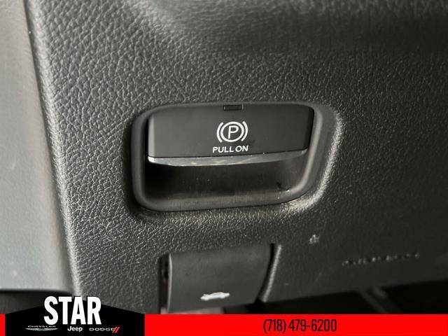 Used 2024 Diamond Black Crystal Pearlcoat Jeep Altitude image 21