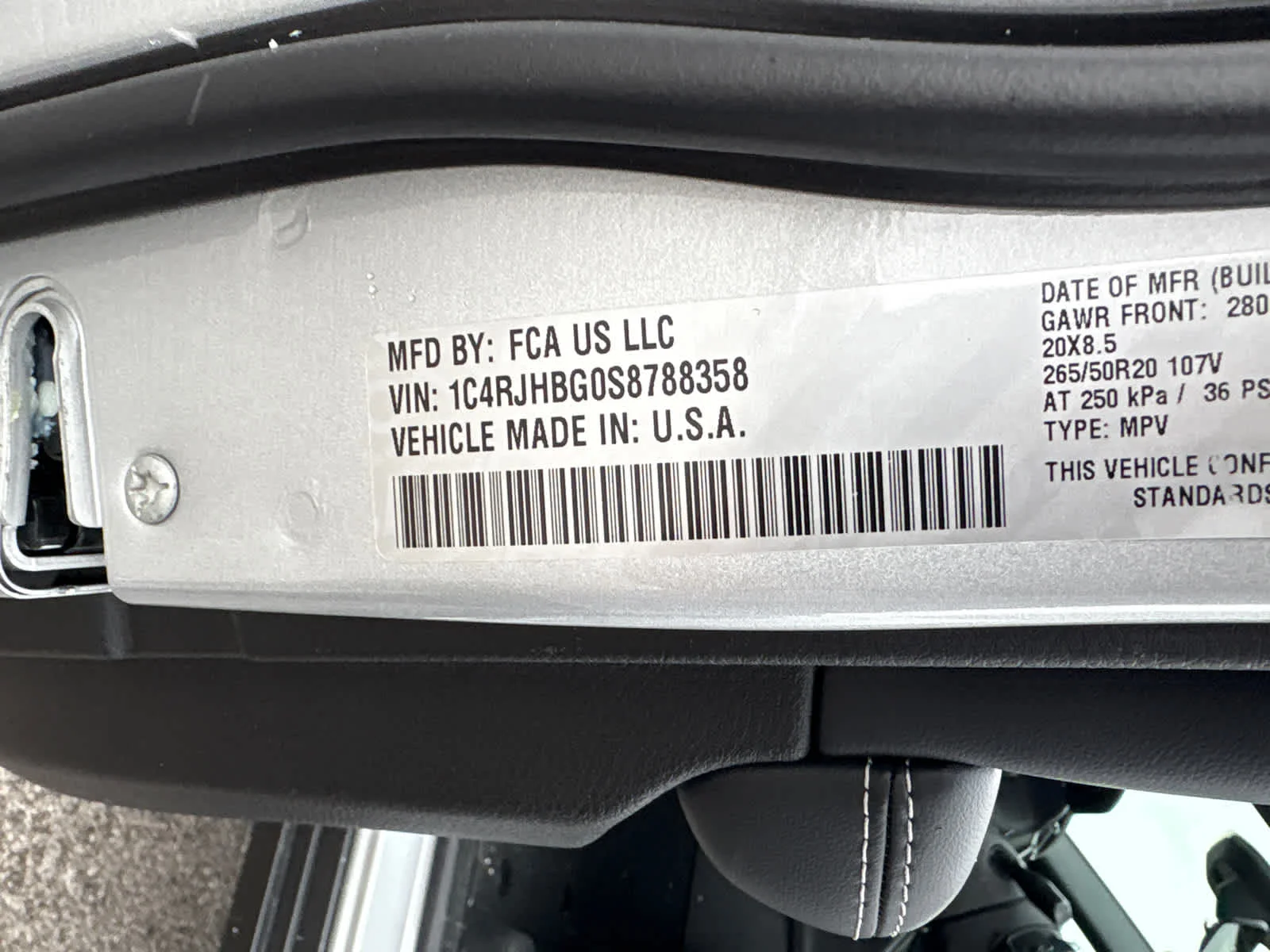 New 2025 Silver Zynith Exterior Paint Jeep Limited image 30
