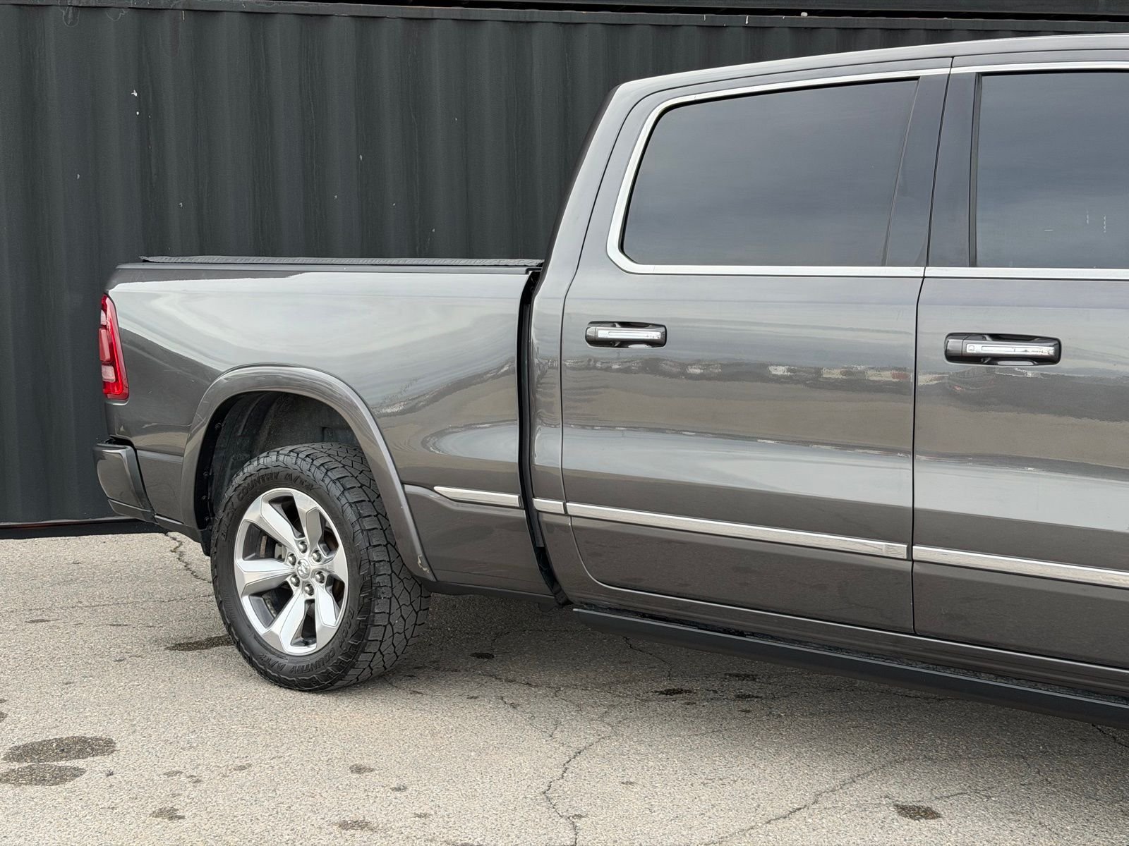 View vehicle photo 5