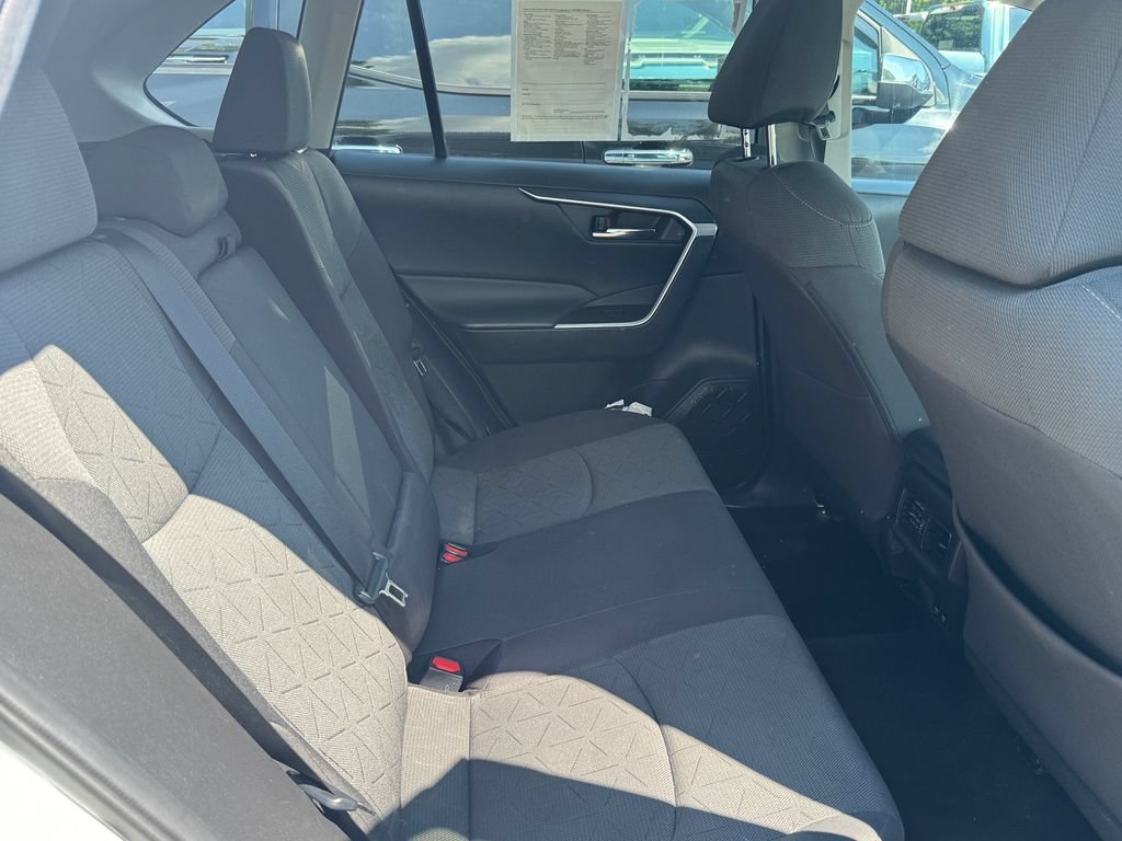 2021 Toyota RAV4 XLE - Photo 30