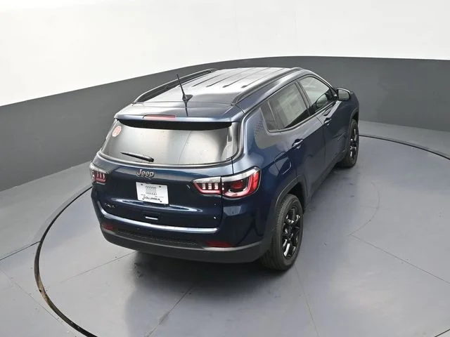 New 2026 Fathom Blue Pearl-Coat Exterior Paint Jeep Latitude image 17