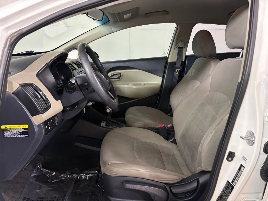 Used 2016 White Kia LX image 14
