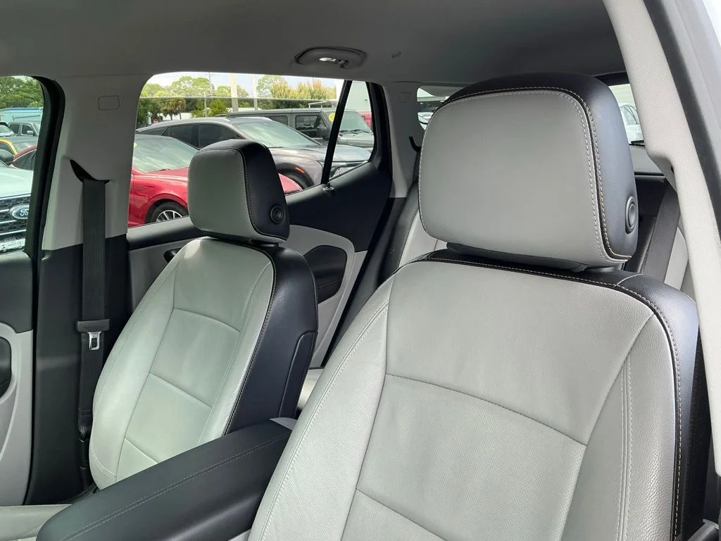 Used 2021 White GMC SLT image 33