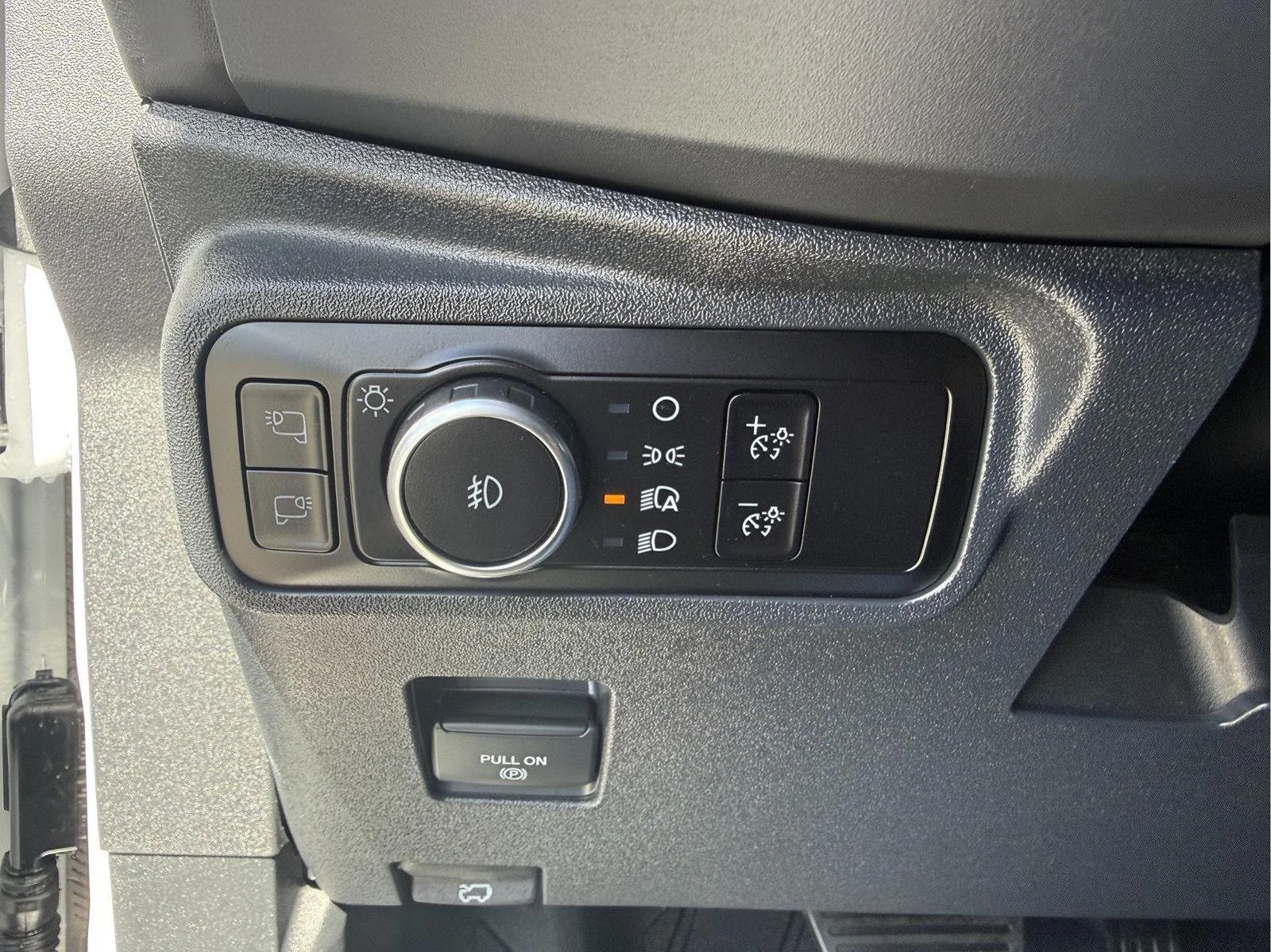 Used 2025 Oxford White Ford Badlands image 16