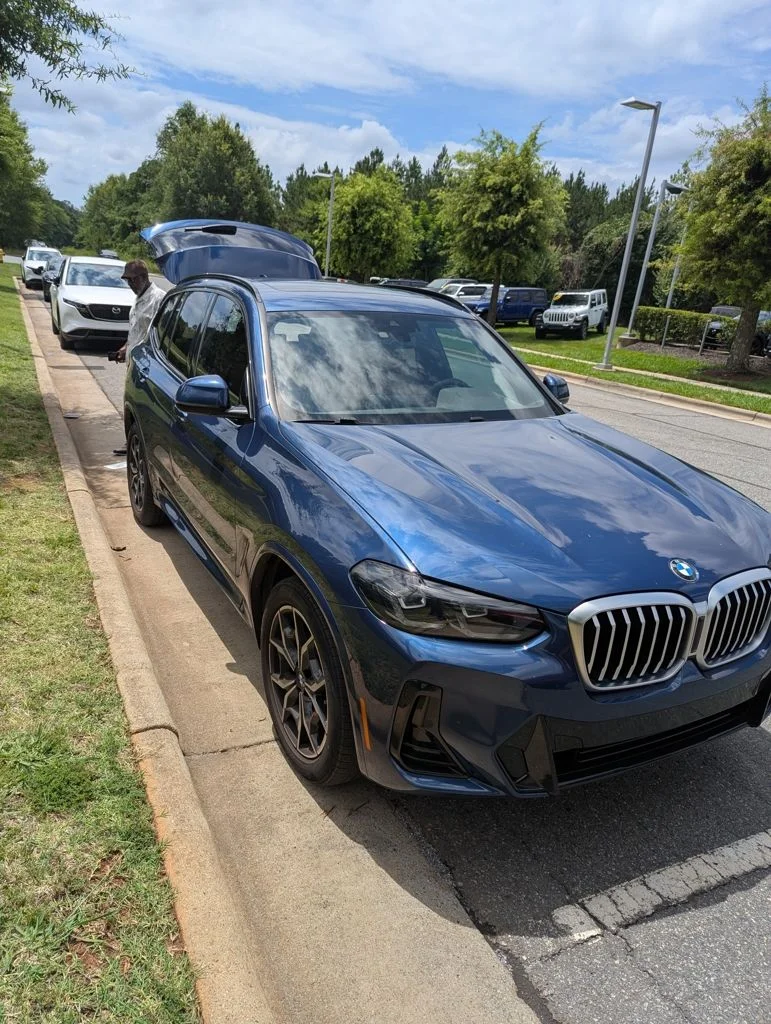 Used 2022 Blue Metallic BMW xDrive30i image 3