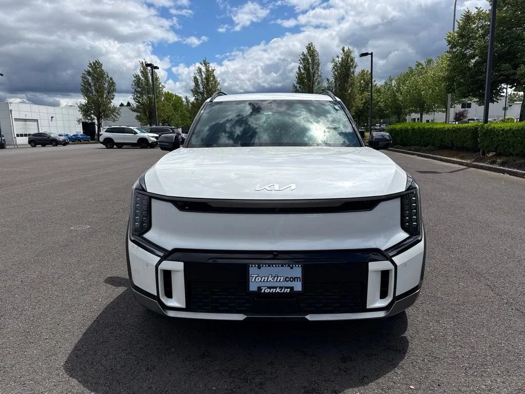 Used 2024 Snow White Pearl Kia GT-Line image 2