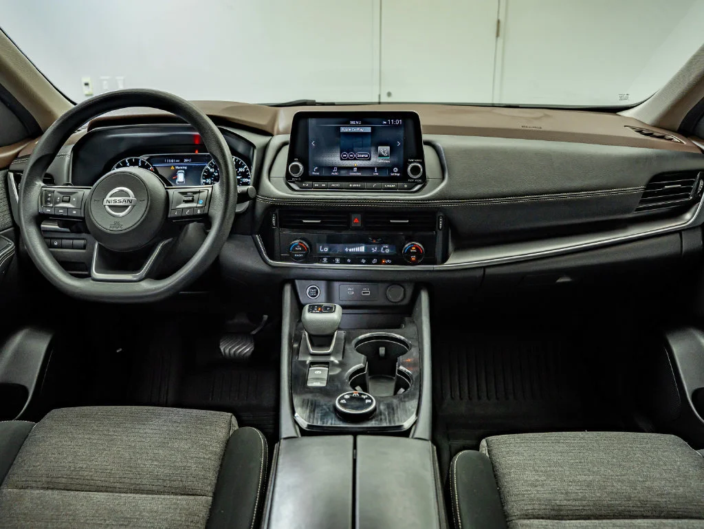 Used 2021 Super Black Nissan SV image 25