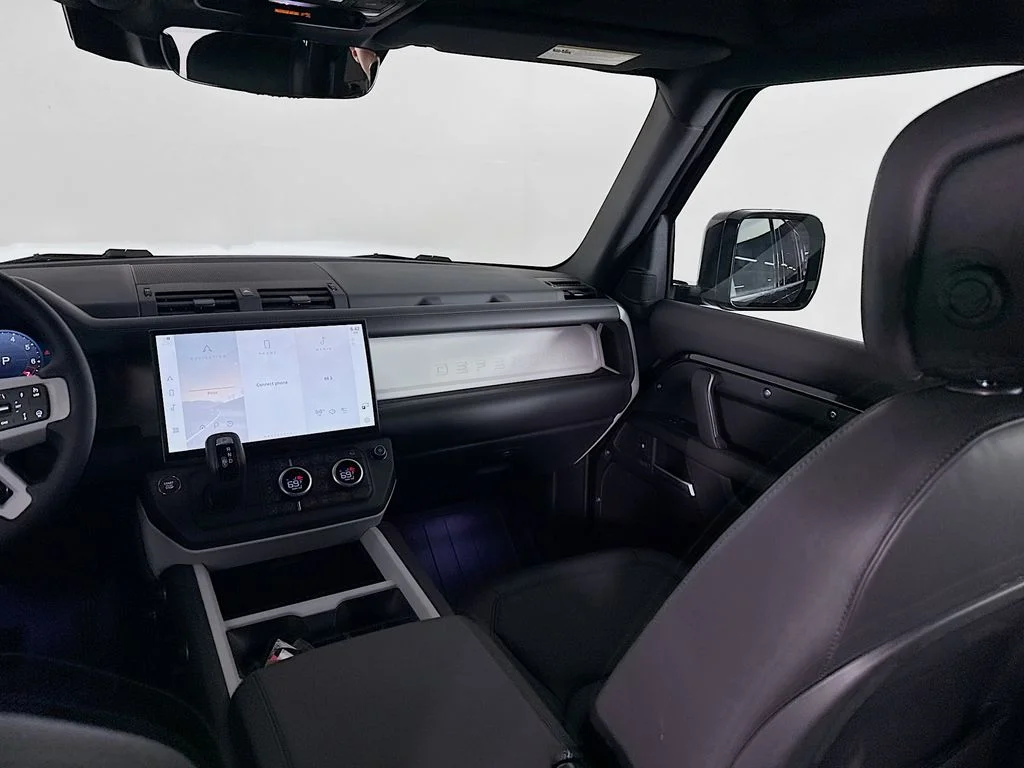 New 2026 Santorini Black Metallic Land Rover X-Dynamic SE image 25