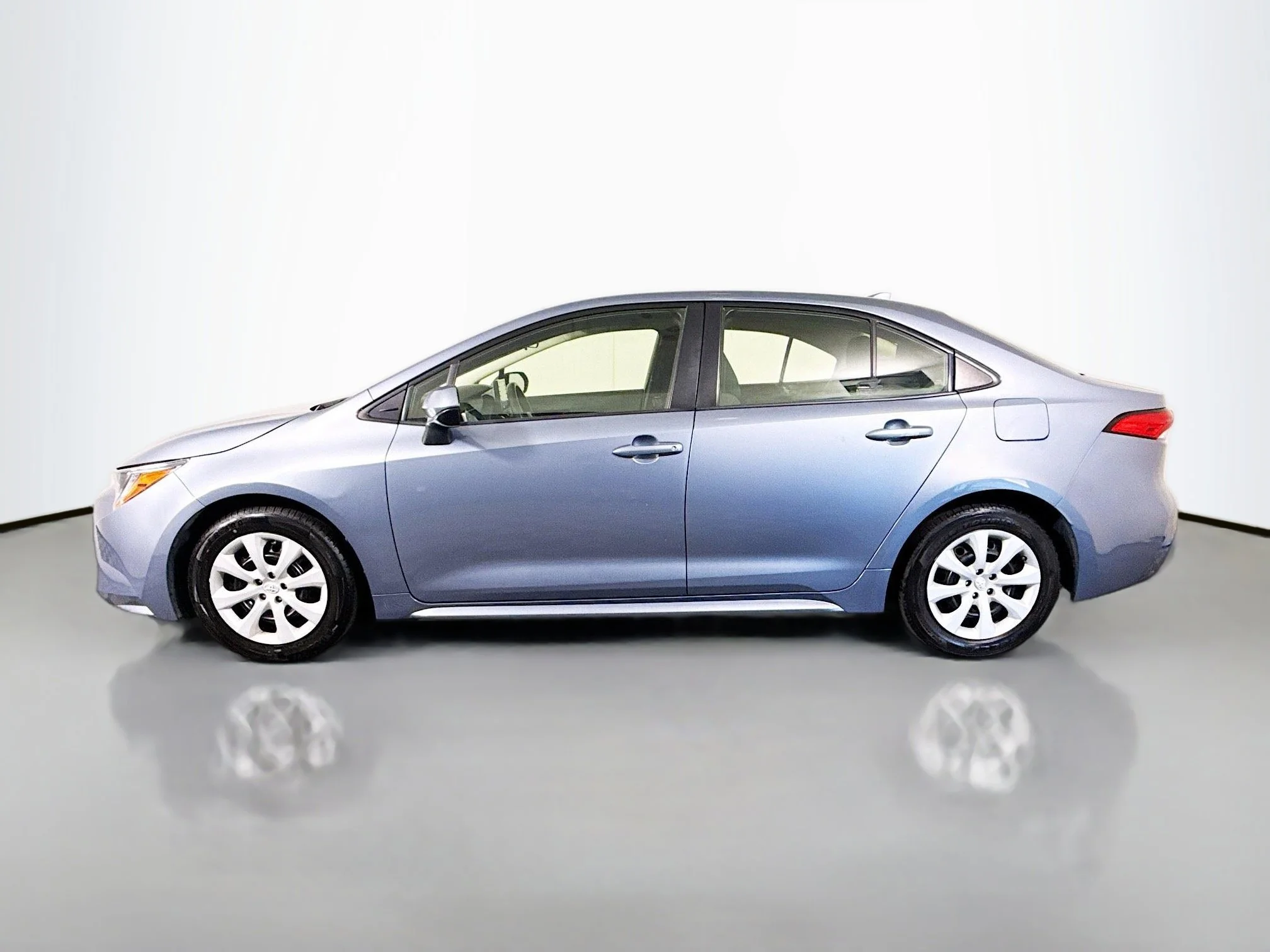 Used 2022 Celestite Toyota LE image 4