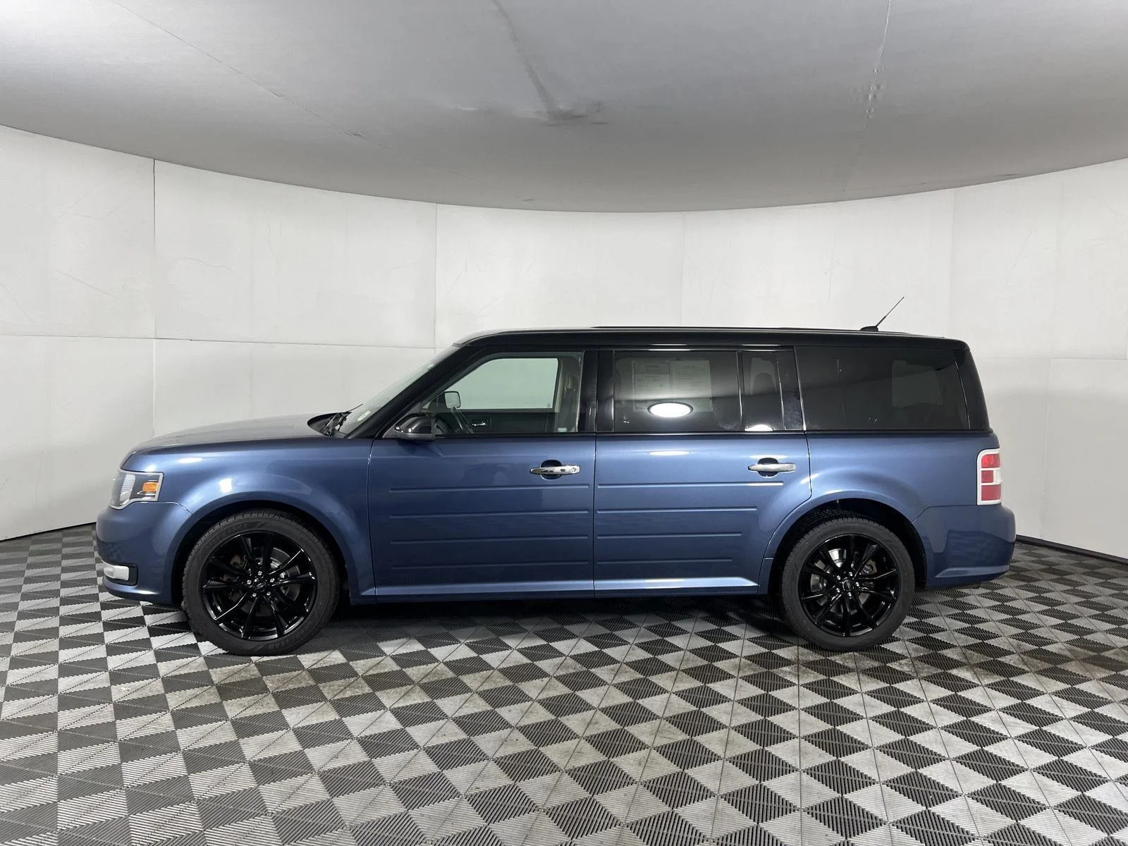 Used 2019 Blue Ford SEL image 6