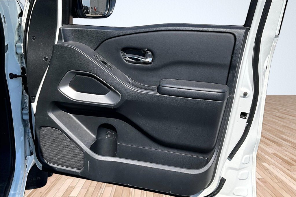 Used 2025 White Nissan SV image 15
