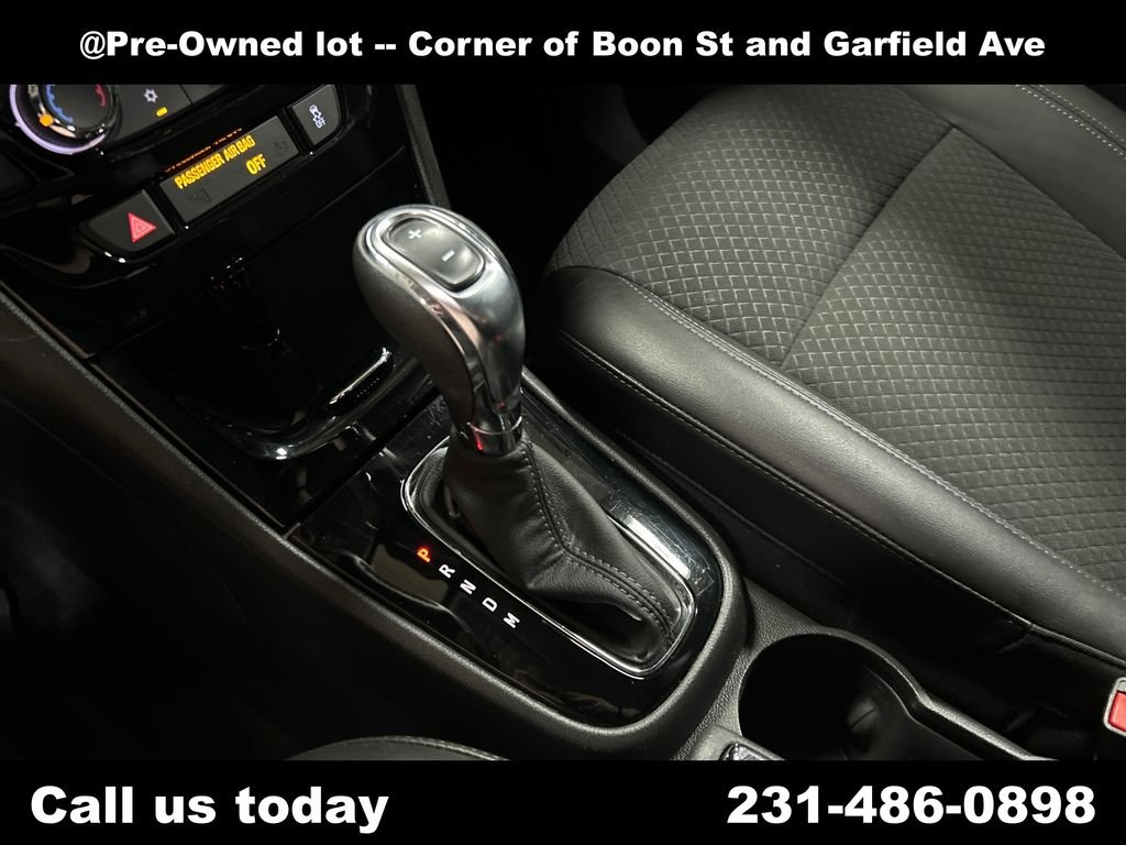 Used 2022 Silver Buick Preferred image 26