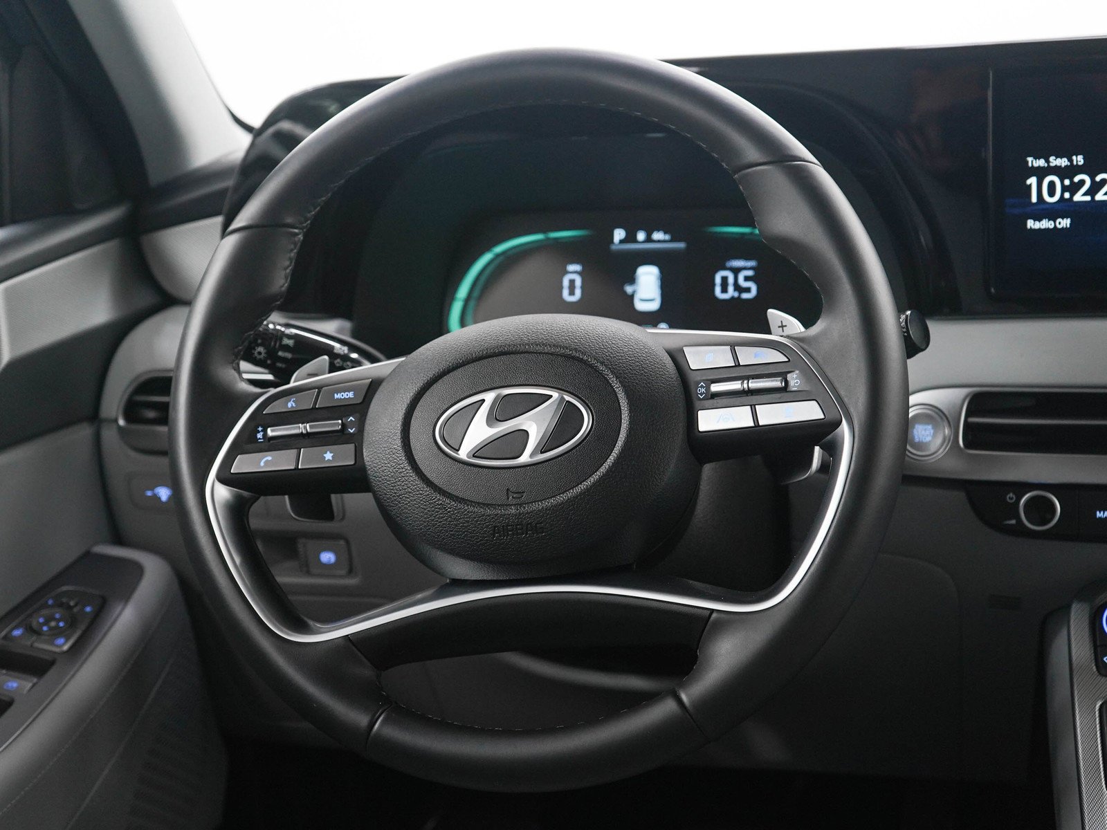 Certified Used 2025 Steel Graphite Hyundai SEL AWD image 19