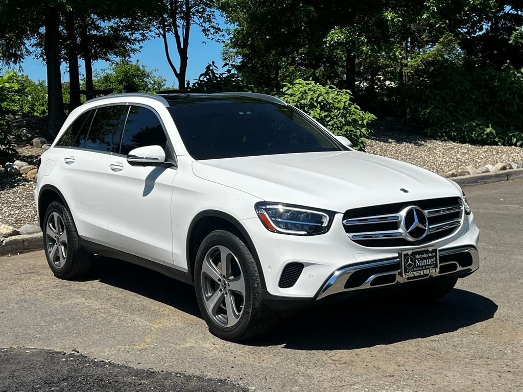 Certified Used 2022 White Mercedes-Benz GLC 300 image 3