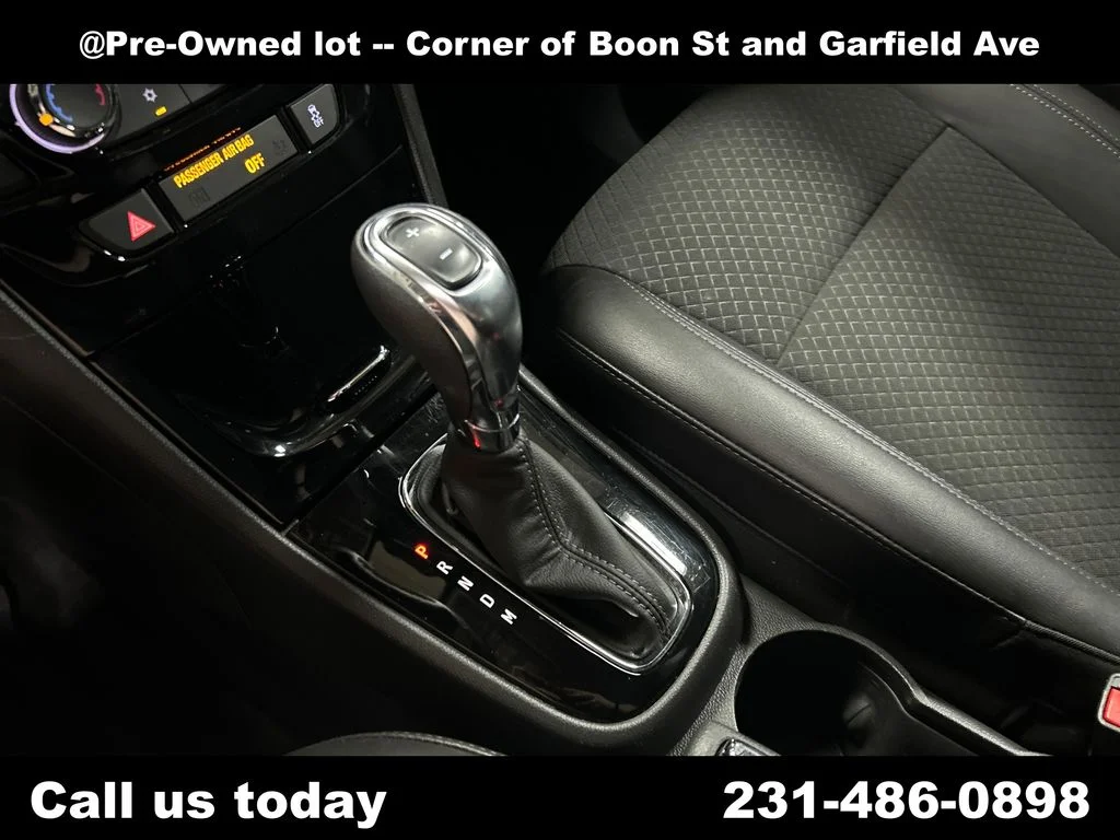 Used 2022 Silver Buick Preferred image 26