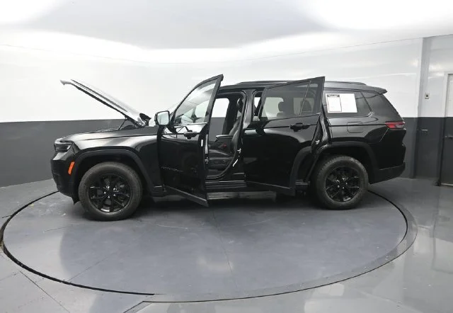 Used 2024 Black Jeep Altitude X image 35
