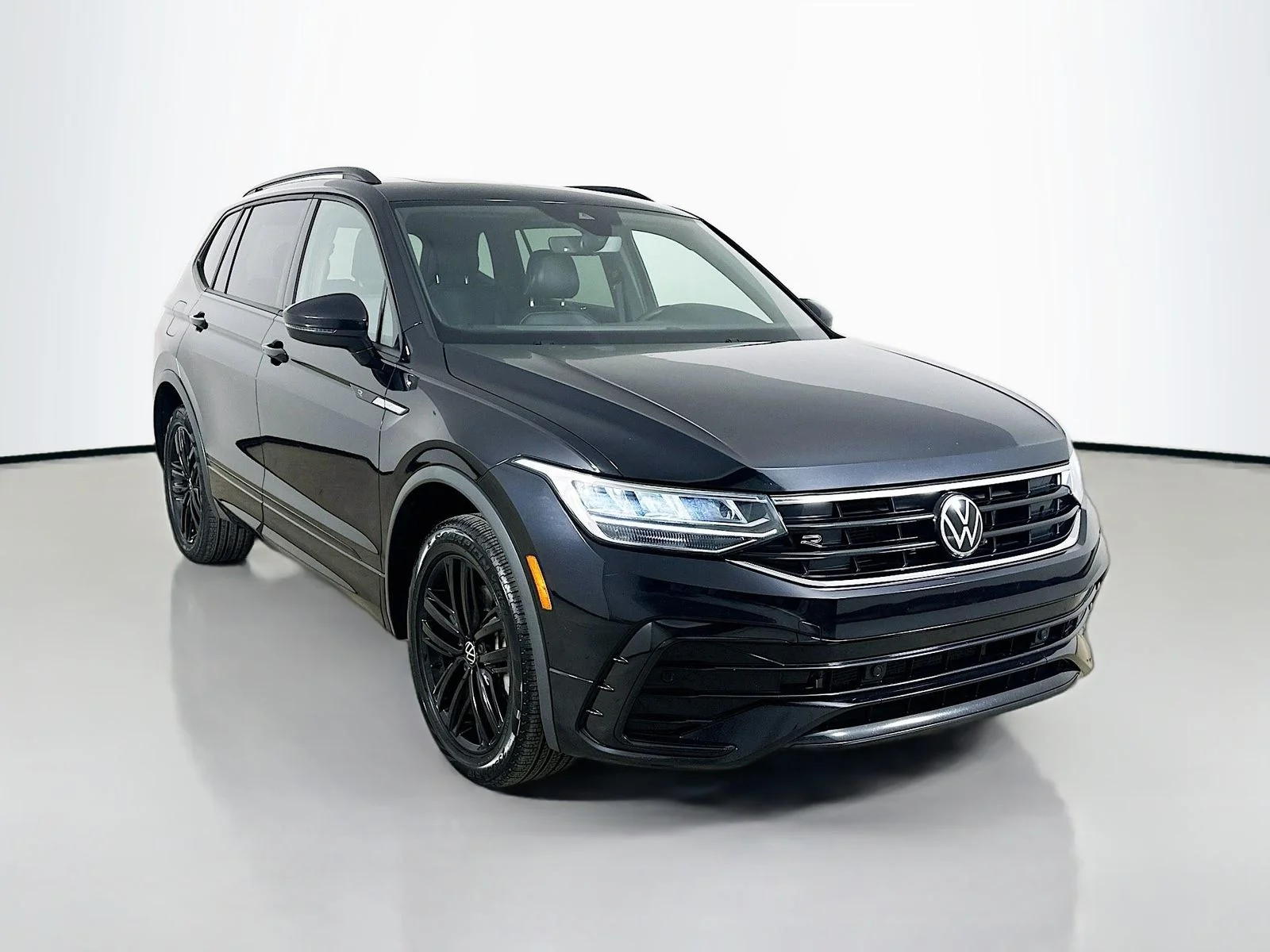 Used 2022 Black Volkswagen  image 3