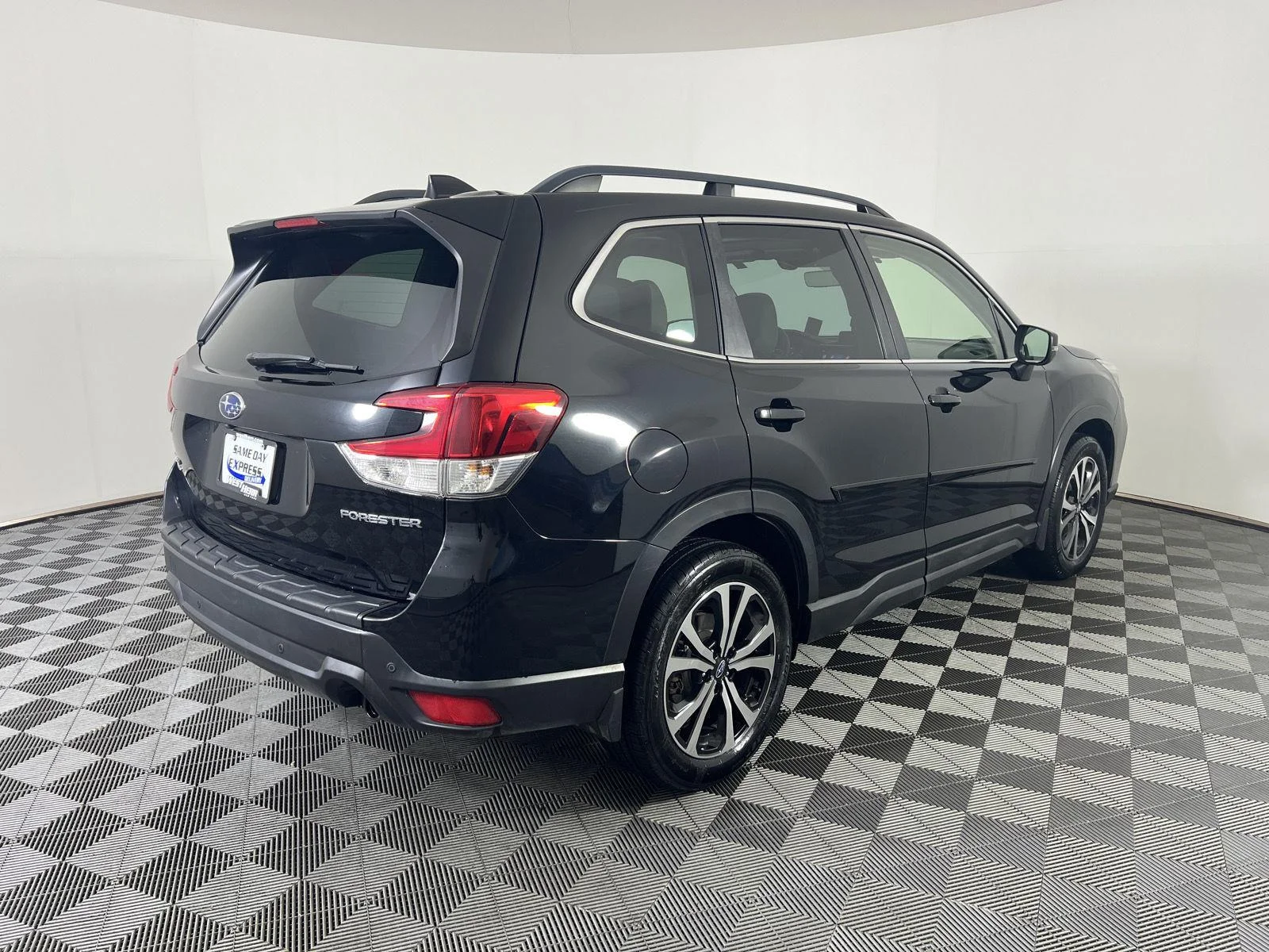 Used 2021 Crystal Black Silica Subaru Limited image 3