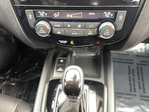 Used 2022 Black Nissan SL image 17