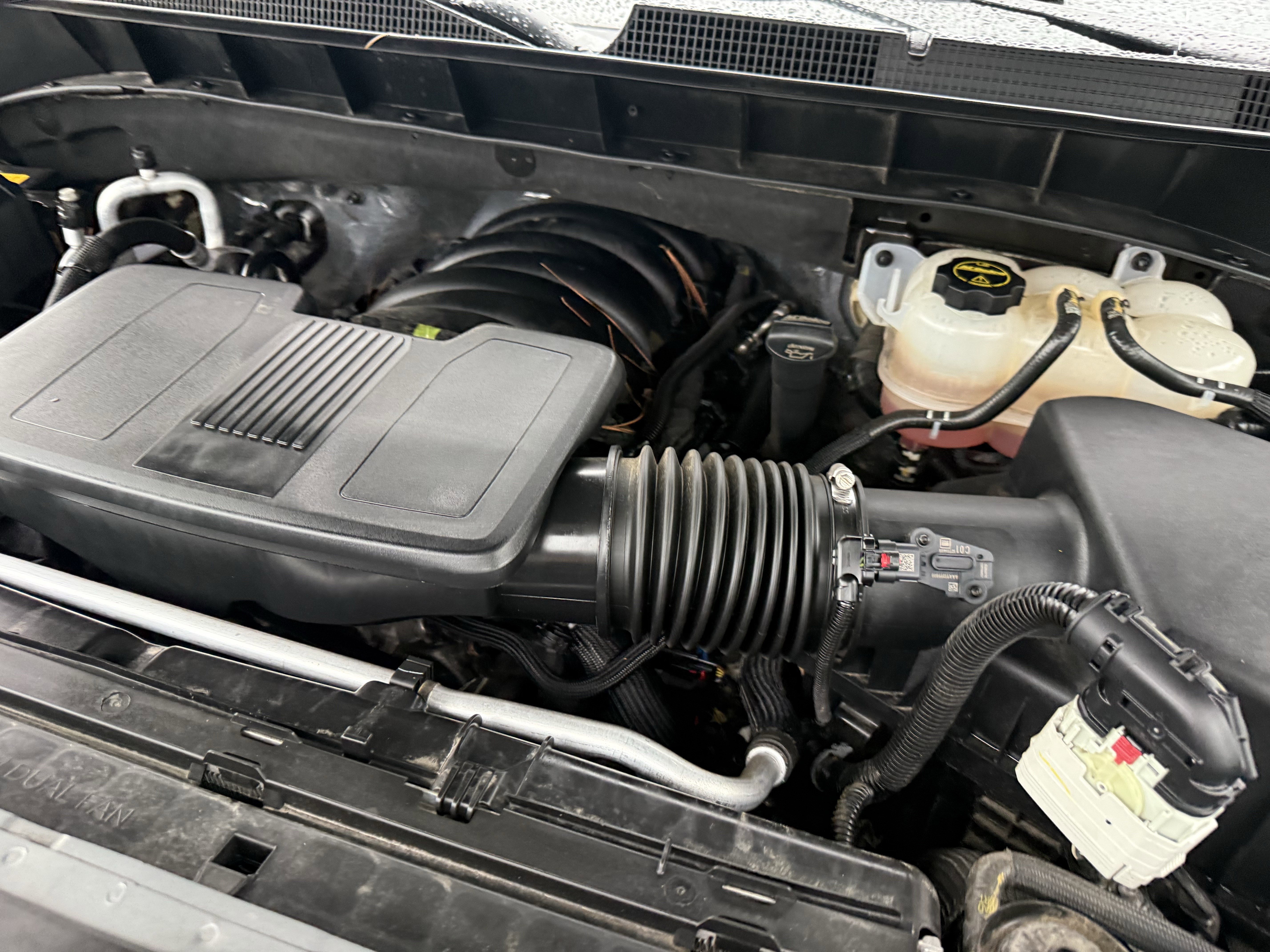 Used 2025 Sterling Gray Metallic Chevrolet  image 31