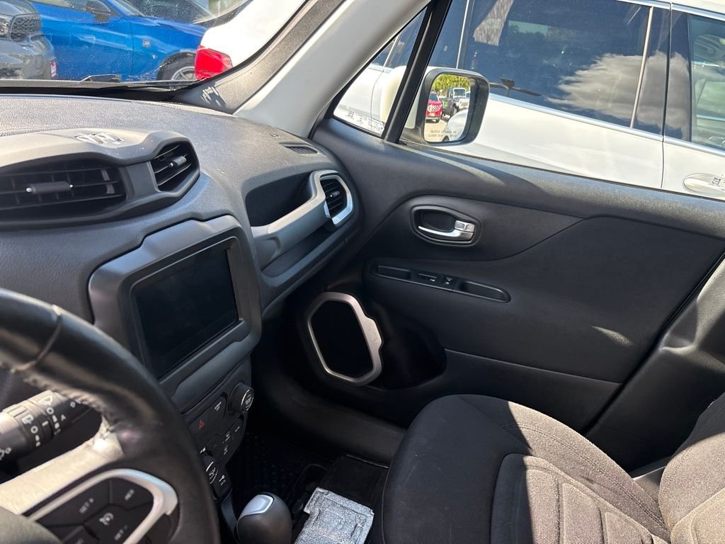 Used 2019 White Jeep Latitude image 13