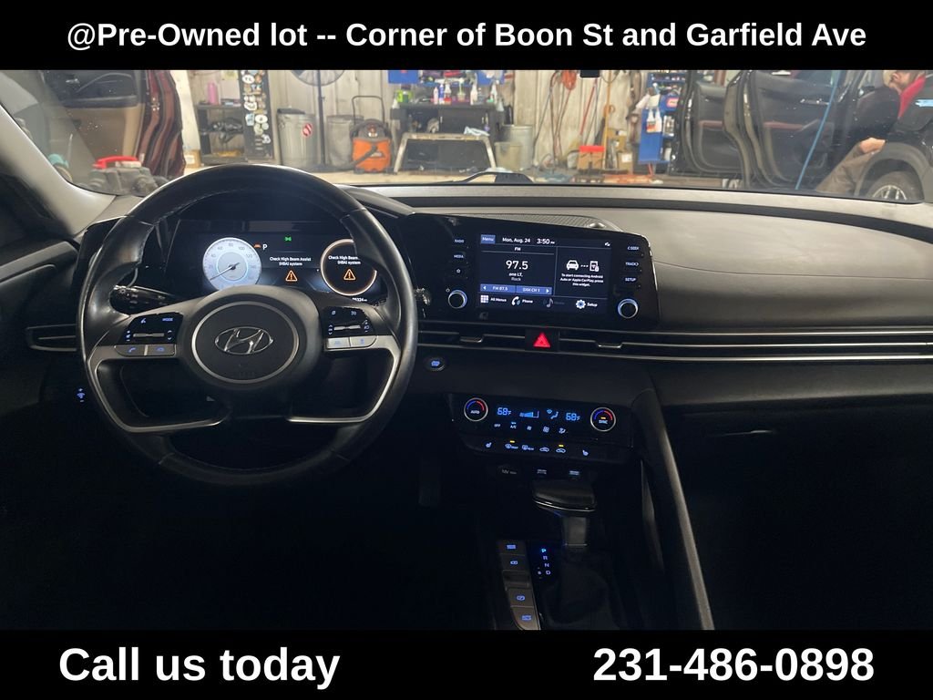 Used 2022 Gray Hyundai SEL image 18