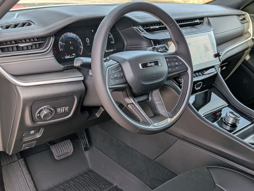 New 2026 Silver Zynith Exterior Paint Jeep Altitude image 31