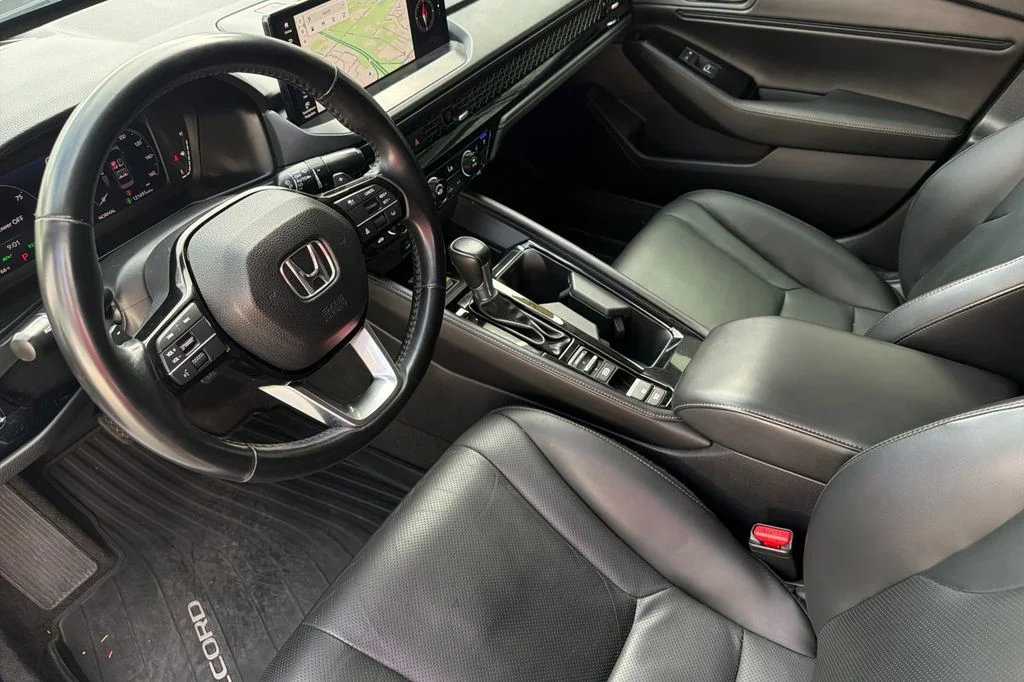 Used 2023 Platinum White Pearl Honda Touring image 12