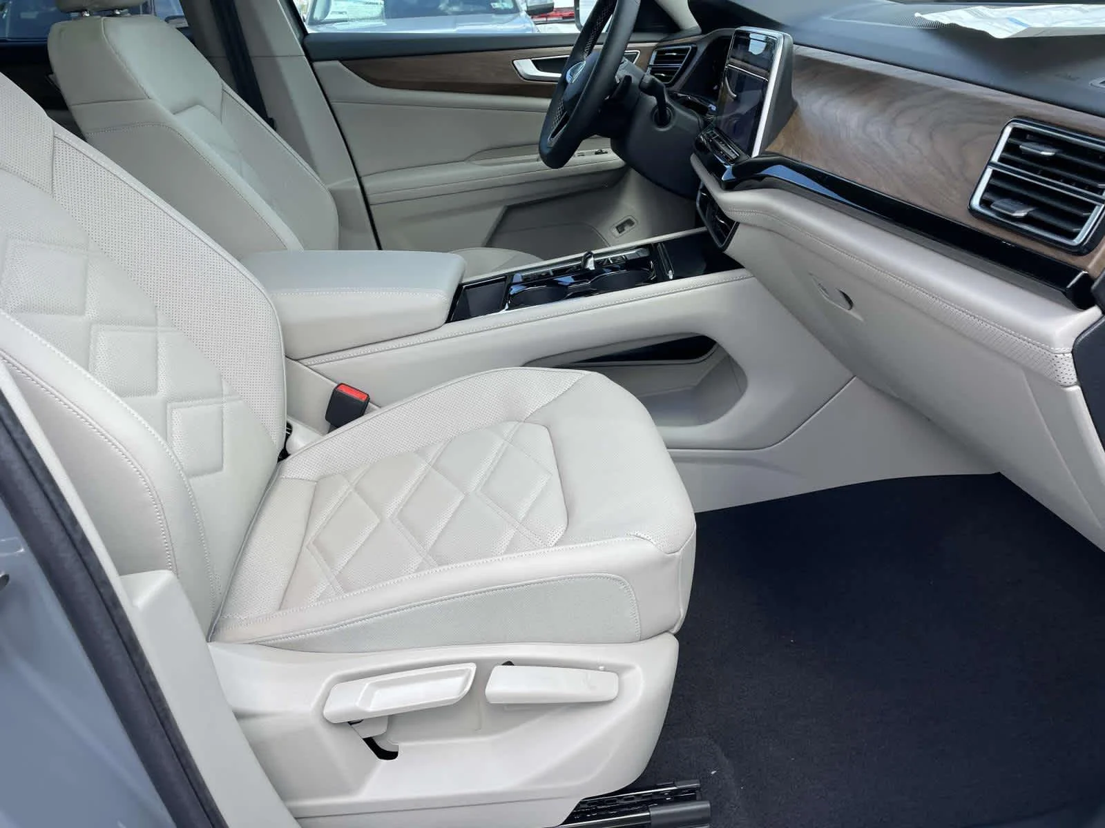 New 2026 Pure Gray Volkswagen 2.0T SE w/Technology image 21
