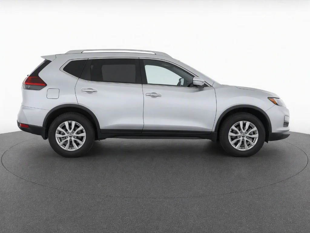 Used 2017 Brilliant Silver Nissan S image 8