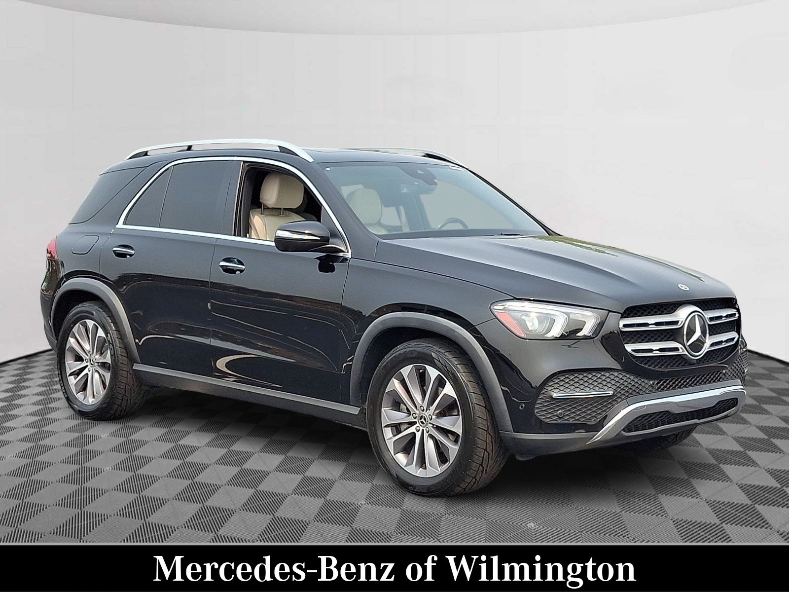 Used 2021 Black - 040 Mercedes-Benz 4MATIC® image 1