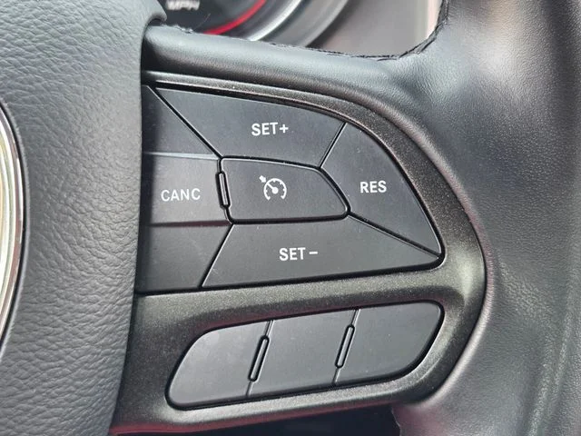Used 2023 Red Dodge SXT image 24
