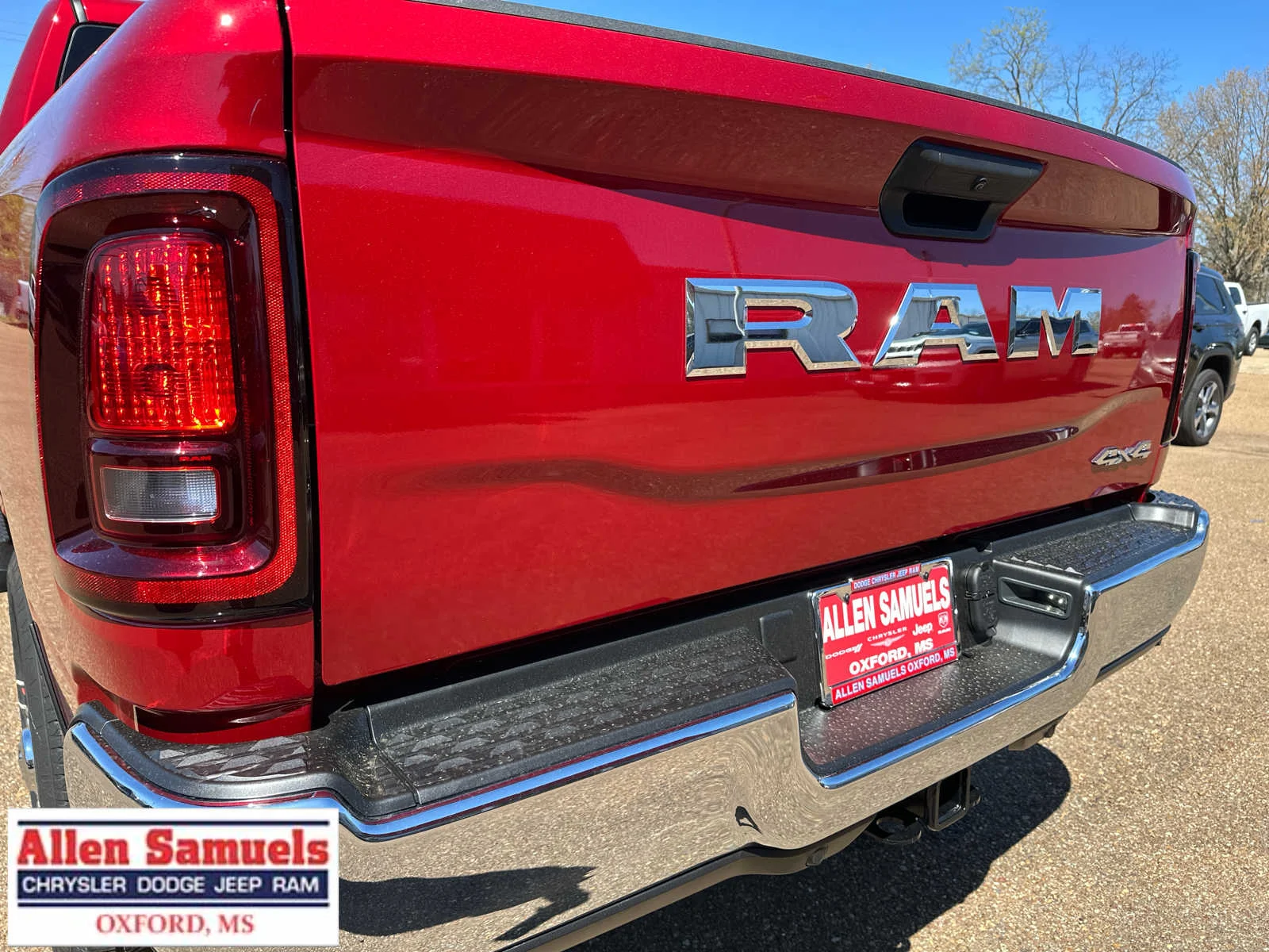 New 2026 Molten Red Pearl-Coat Exterior Paint RAM Tradesman image 52