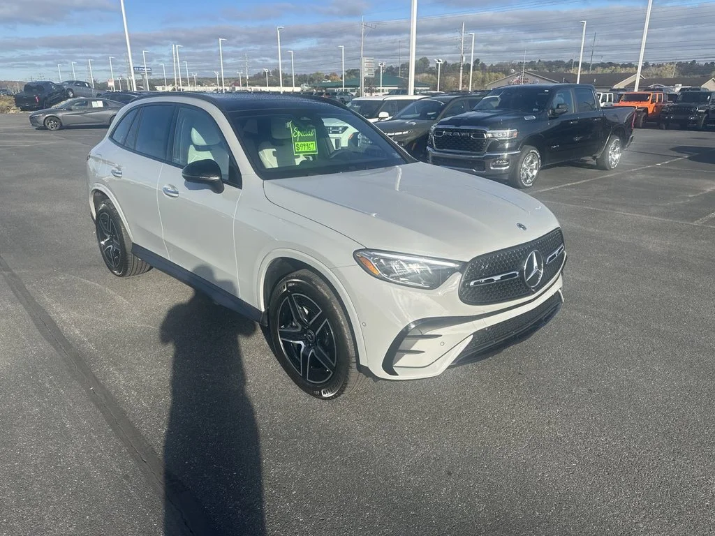 Used 2026  Mercedes-Benz GLC 300 image 2