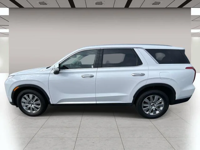 Used 2025 White Hyundai SEL image 7