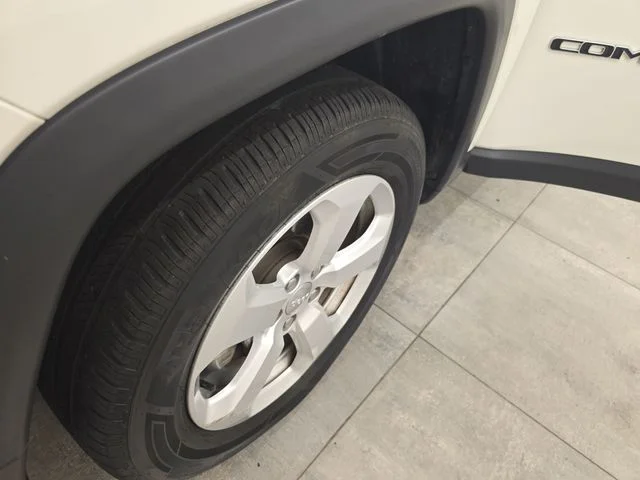 Used 2018 White Clearcoat Jeep Latitude image 35