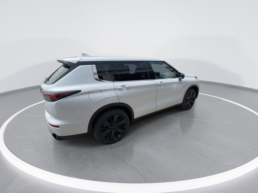New 2026 White Mitsubishi LE image 8