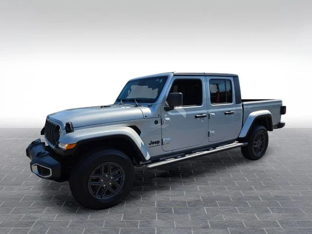 Used 2024 Silver Jeep Sport image 3