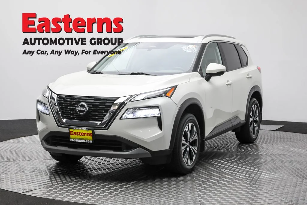 Used 2022 White Nissan SV image 1