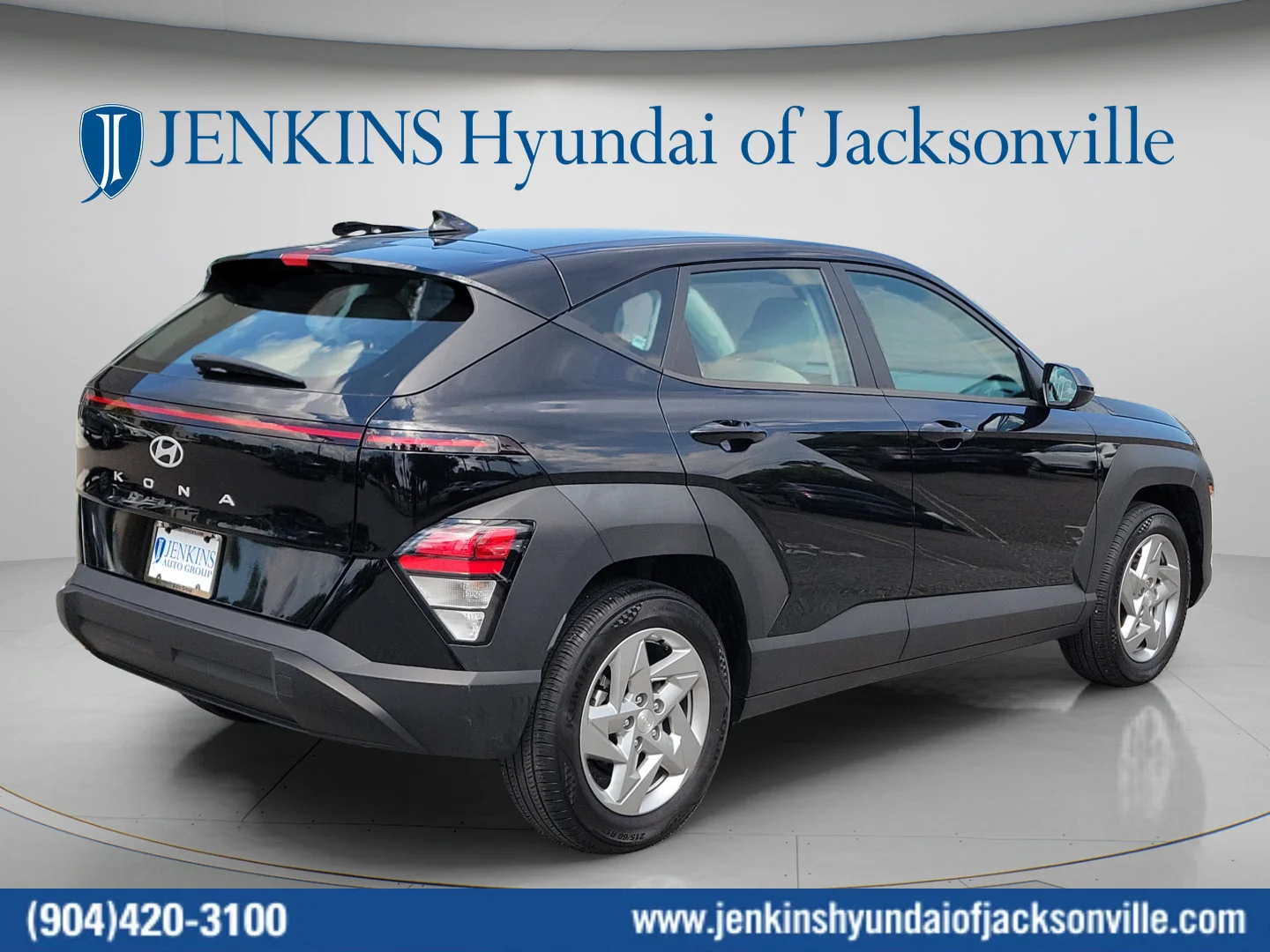 Used 2025 Abyss Black Pearl Hyundai SE image 3