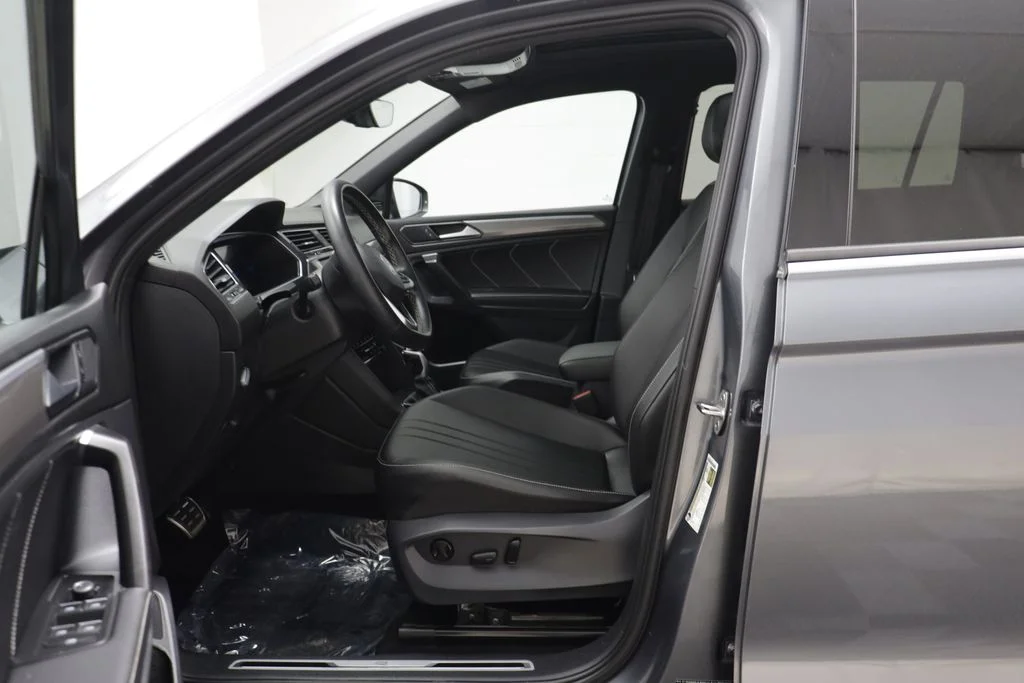 Used 2023 Platinum Gray Metallic Volkswagen 2.0T SE R-Line Black image 5