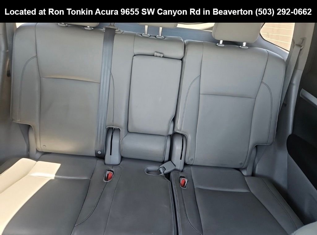 Used 2016 Blizzard Pearl Toyota XLE V6 image 10
