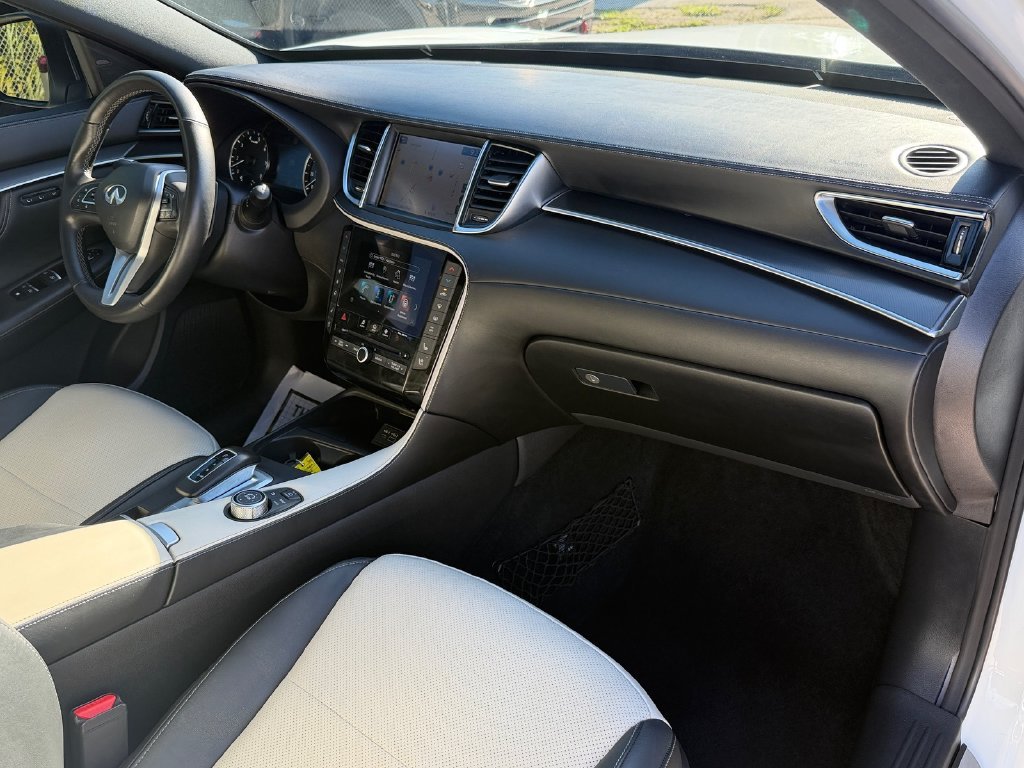 Used 2025 White INFINITI ESSENTIAL image 19