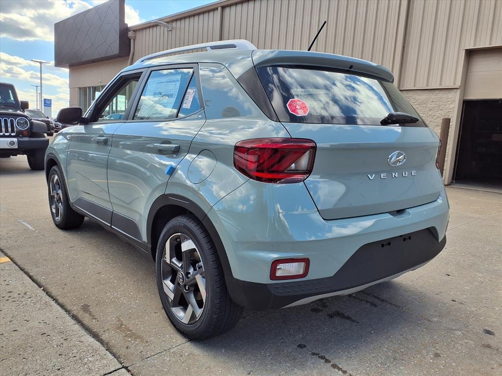 2026 Hyundai Venue SEL photo 2