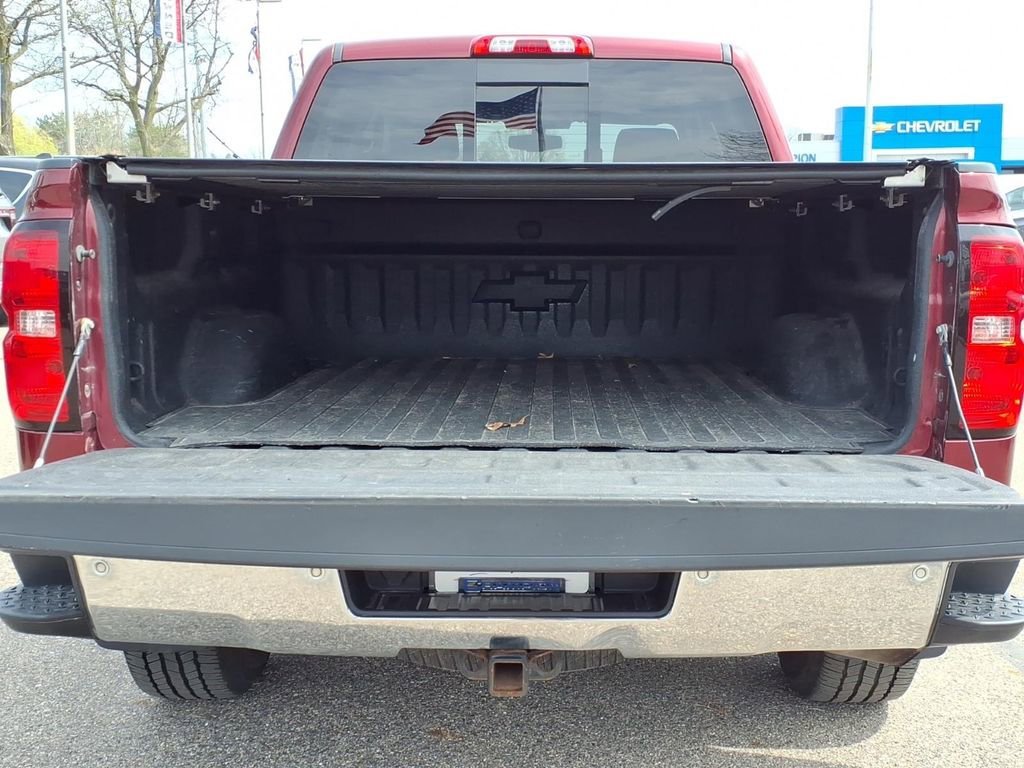 Used 2016 SIREN RED TINTCOAT Chevrolet LT image 9