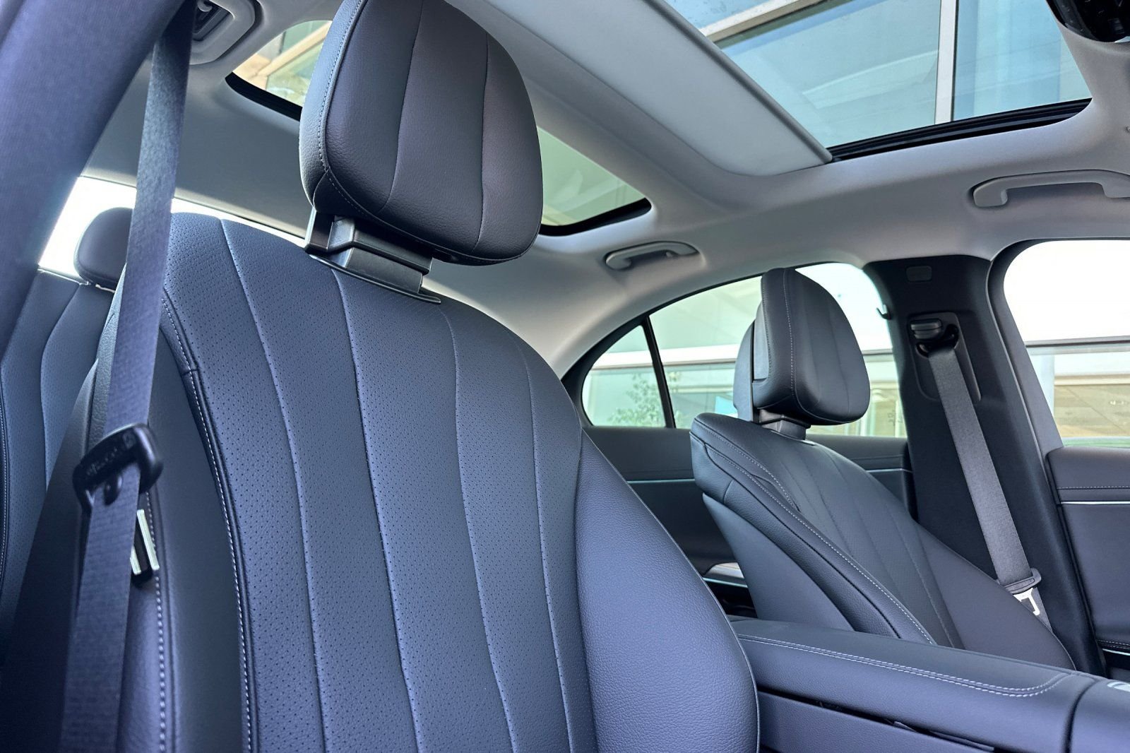 2026 Mercedes-Benz E-Class E350 - Photo 32